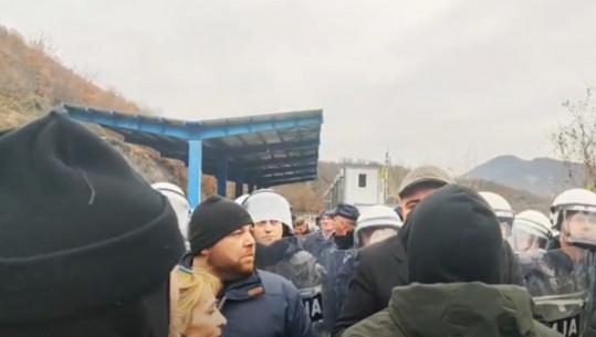 Protesta e serbëve në kufi me Jarinjën, reagon Presidenca: Tentativë e Serbisë dhe Rusisë për të destabilizuar Kosovën