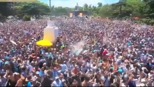 VIDEO/ Miliona tifozë në pritje të penalltisë së fundit, festa e shfrenuar në sheshet e Argjentinës
