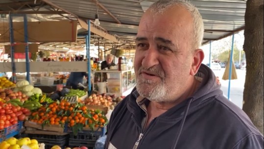 Tregtarët e Vlorës në vështirësi: Nuk ka fuqi blerëse, po falimentojmë! Qyetarët: Çmimet janë rritur si në çdo fund viti