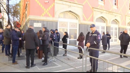 Nisin punimet për ndërtimin e Teatrit të Ri Kombëtar, zona rrethohet me policë! Protesta e AMT: Rama dhe Veliaj nuk dalin para nesh
