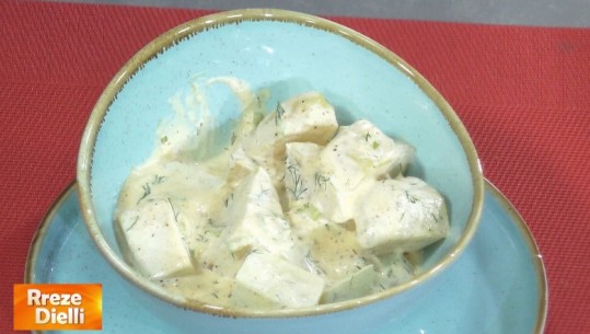 Sallatë me patate me salcë speciale nga zonja Albana
