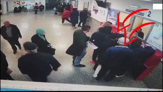 VIDEO/ Hiqeshin sikur ishin në radhë, njëri i hutonte tjetri vidhte personat që prisnin te sporteli i spitalit të Durrësit! Në pranga 2 persona, autorë të 8 vjedhjeve
