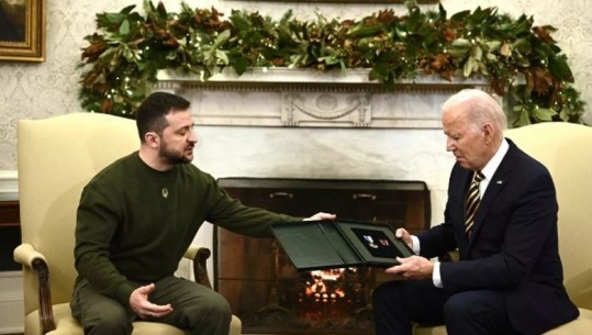 Zelensky takon Biden në SHBA dhe e nderon me medalje: Hero i popullit të Ukrainës! Presidenti amerikan: Ne jemi krah jush