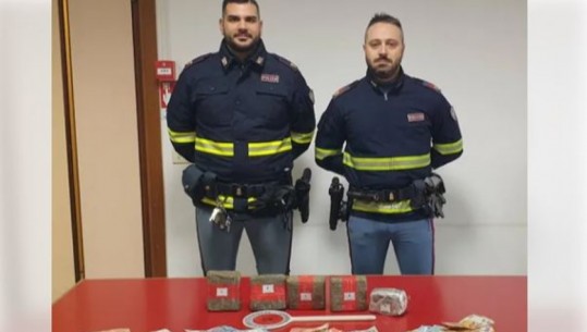 U sollën në mënyrë të dyshimtë para policisë, arrestohet një italian dhe një shqiptar në Itali! Zbulohet droga që kapte vlerën e 65 mijë eurove