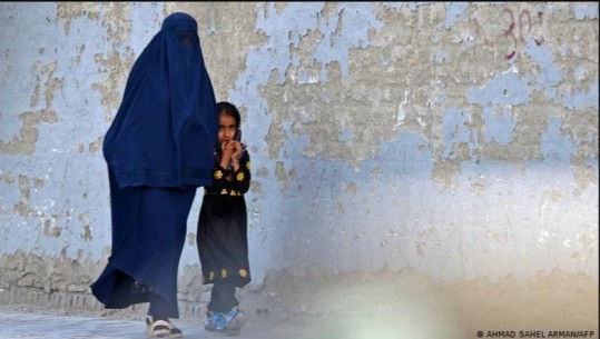 Afganistan/ Talebanët mbyllin dyert e universiteteve për femrat