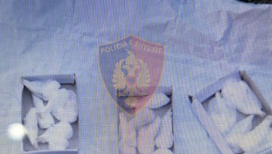U shiste kokainë të miturve në gjimnaze, pranga 54-vjeçares në Mamurras (EMRI)