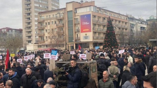  'Jo në emrin tim', protestë në Prishtinë kundër dënimeve të Gjykatës Speciale, qytetarët: Komandanti Salih Mustafa, i pafajshëm