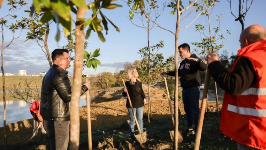Veliaj i bashkohet aksionit për mbjelljen e 510 pemëve në Liqenin e Farkës: I lumtur që po i afrohemi objektivit tonë
