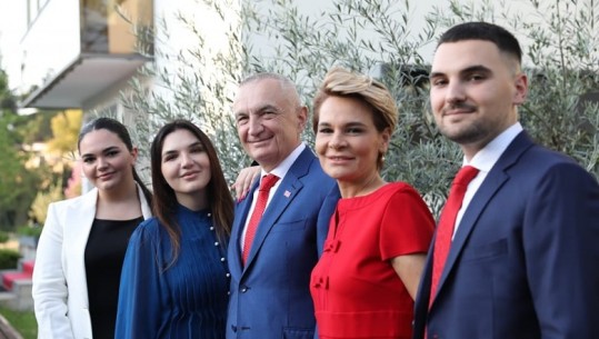 Meta uron shqiptarët për festën e Krishtlindjes: Të rinjtë të gjejnë forcën për të marrë në dorë fatet e veta
