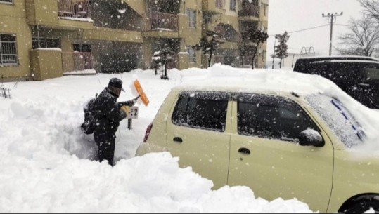 Japonia nën pushtetin e reshjeve të dendura të dëborës, vdesin 17 persona dhe plagosen 90 të tjerë