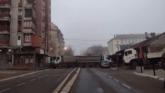 Tjetër barrikadë në Mitrovicë të Veriut, banorët e kanë të pamundur lëvizjen e lirë