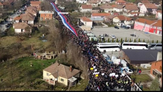 Tensionet në veri të Kosovës jehonë në mediat ndërkombëtare, ‘BBC’: Serbia vendos në gatishmëri ushtrinë
