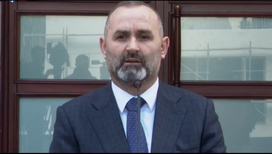 Pse nuk u shoqërua asnjë nga Martinajt pasi u kapën me arsenal armësh, ministri Manja: Përgjegjës për policinë është Bledi Çuçi