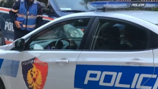 Sherr në një fast-food në Lushnjë, kamarieri goditet me thikë nga një 66-vjeçar