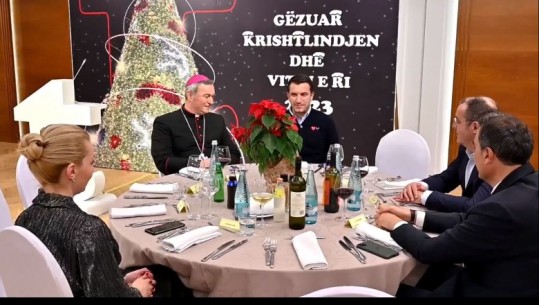 Krishtlindje/ Veliaj shtron një darkë për komunitetet e krishtera në Tiranë: Koha për të qenë më solidarë, të mos e shohim njëri-tjetrin si kundërshtarë