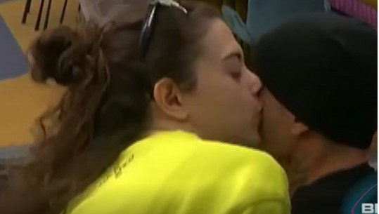 Pas pajtimit të Vivien dhe Getinjos, nuk mungojnë puthjet mes çiftit