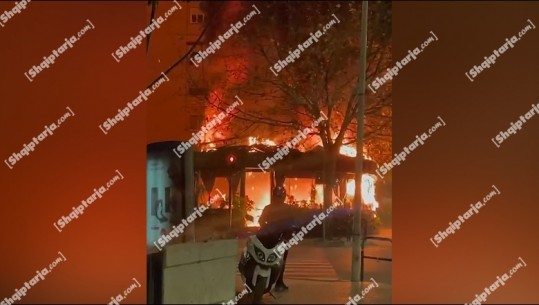 Tiranë/ Harruan ngrohësen me gaz ndezur, shkrumbohet gjatë natës lokal ‘Votra’ te ‘Brryli’! Flakët përfshijnë edhe një tjetër ngjitur (VIDEO)