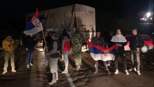 Ktheheshin në Kosovë për festat e fundvitit, sulmohen me bomba zhurmuese emigrantët në afërsi të Merdarës