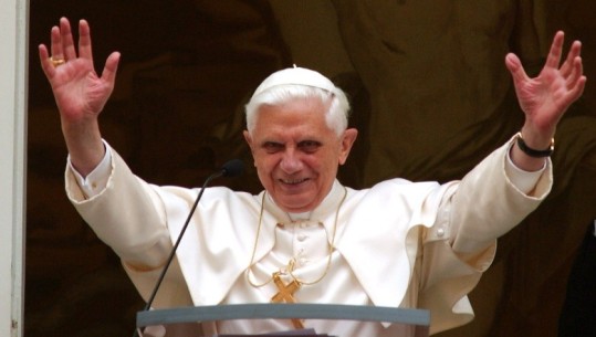 95 vjeç, Papa Benedikti XVI në gjendje të rëndë shëndetësore 