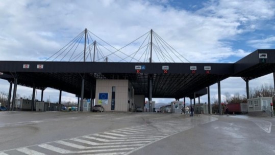 Kosovë, hiqet barrikada në Merdarë, hapet për qarkullim pika kufitare