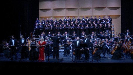 Festat e fundvitit në ‘Opera’, galaja ‘Verdiane’ mbush skenën me emocione! Solistët e repertori u pritën me ovacione nga publiku