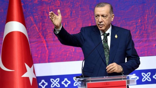 Gjashtë muaj para zgjedhjeve, Erdogan merr vendimin: Shtyhet mosha e pensionit për 2 milionë turq