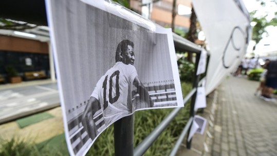 Në nderim të Pele, Santos heq nga qarkullimi fanellën me numrin 10