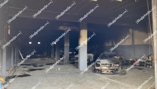 Elbasan/ Zjarr në një magazinë makinash në pronësi të një 26-vjeçari! Digjen dy automjete, 3 autorët u futën nga dritarja dhe i vunë flakën (VIDEO)