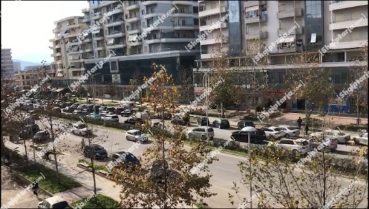 Viti i Ri, trafik i rënduar në Vlorë, ’paralizohen’ Bulevardi, Lungo Mare dhe rruga Transballkanike