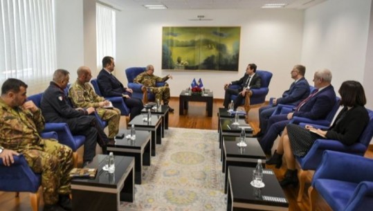 Kryeministri Kurti takohet me komandantin e KFOR-it, diskutojnë për bashkëpunim institucional mes Kosovës dhe Serbisë