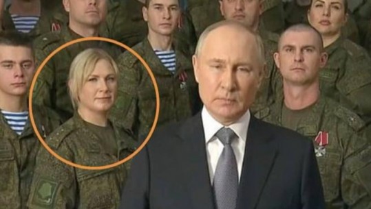 Ushtare, marinare, besimtare....kush është gruaja misterioze që shfaqet kaq shpesh në krah të Putinit (FOTOT)