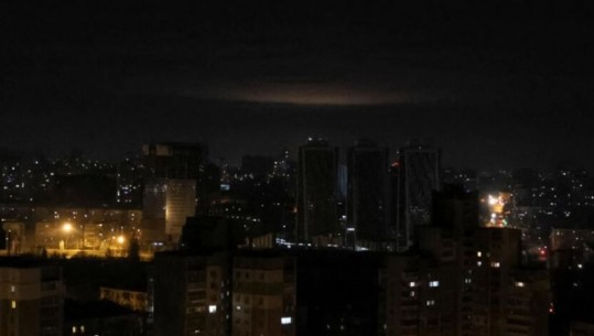 Sulmet ruse gjatë natës në Kiev, dëmtime në infrastrukturën energjitike 