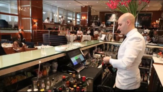Përpjekje për nxitjen e turizmit në konkurrencë me fqinjët, Dubai ul me 30% taksën për alkoolin, heq tarifën e licensës