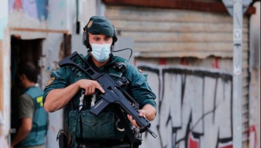 Kush është Fatbardh Dervishi që u kap në gusht në Spanjë, kreu i grupit kriminal maskohej me uniformë policie dhe grabiste shtëpitë e trafikantëve të drogës
