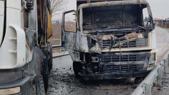 KFOR-i heq automjetet e bllokuara në veri të Kosovës: Po rikthejmë lirinë e lëvizjes