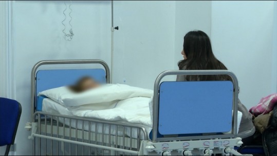 Grip e viroza, fluks në Pediatrinë e Tiranës, 370 fëmijë në ditë paraqiten në urgjencë! Prindërit: Presim dy orë në radhë