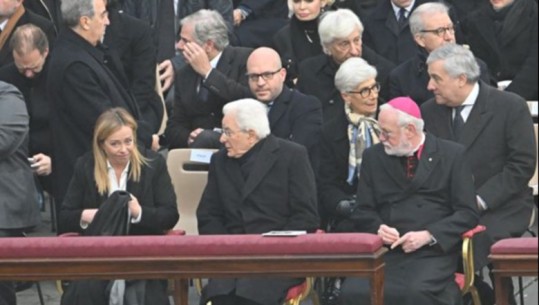 Fillon ceremonia për Benediktin e XVI, drejtuesit e shtetit italian Meloni-Mattarella në rreshtin e parë