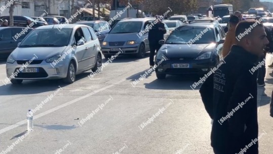 70 vjeçari përplaset nga makina në Vlorë! Dërgohet në gjendje të rëndë në spital, policia shoqëron drejtuesin e mjetit