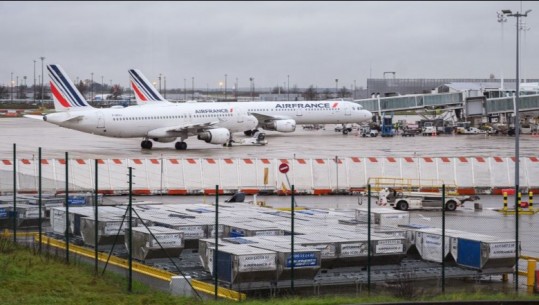 Arrestohet futbollisti francez në aeroportin e Parisit, i gjenden 100 kg kokainë në valixhe