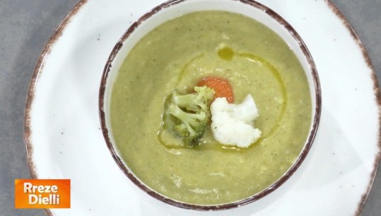 Supë me brokoli dhe lulelakër nga zonja Albana
