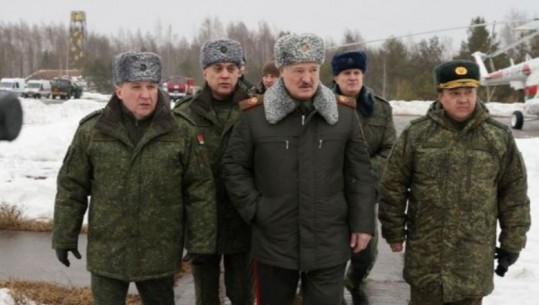 Lukashenko mbikëqyr nga afër stërvitjen e trupave të Putinit, rrezik për sulme ruse nga pjesa veriore e Bjellorusisë