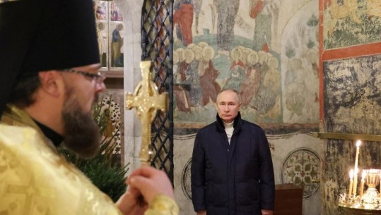 Putin merr pjesë veçmas në meshë, presidenti rus në shërbimin e Krishtlindjes në Kishën Ortodokse