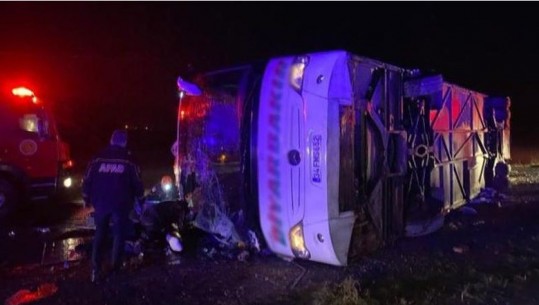 Përmbyset autobusi në Turqi, vdesin 5 persona, mes tyre një foshnjë! Plagosen 22 pasagjerë të tjerë