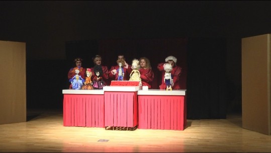 Viti për vogëlushet nis me ‘Hirushen’ te Teatri i Kukullave! 5 aktorë në skenë, i japin jetë personazheve të përrallës