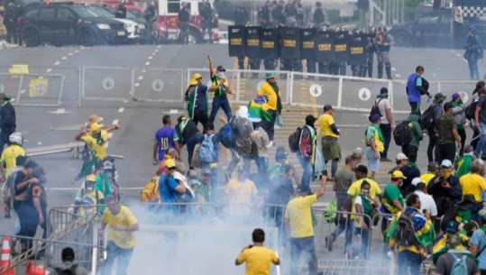 Brazil/ Mbështetësit e Bolsonaros bastisën institucionet, 1200 të arrestuar! Lula: Terrorizëm! Ish-presidenti: E paligjshme! Biden: E dënojmë