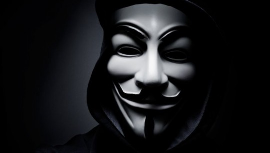 Grupi i Anonymous vijon me 'goditjet' ndaj Vuçiç! Hakojnë qindra adresa email të zyrtarëve serb! Ironizon presidenti serb 