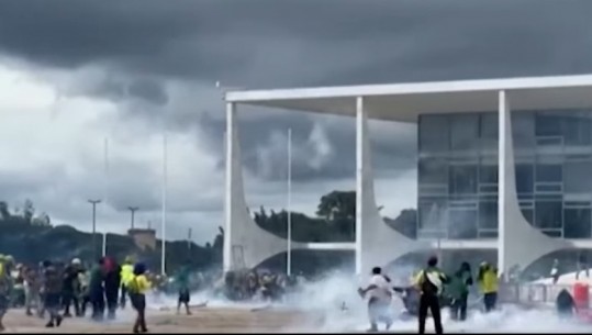 Trazirat në Brazil, VIDEO nga momenti kur policia shpërndan me gaz lotsjellës mbështetësit e Bolosaros