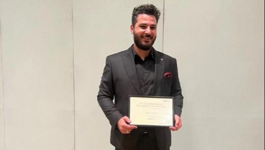 Artisti i Operas, Xhieldo Hyseni, fiton konkursin ndërkombëtar 'AsLiCo' për këngëtarët e rinj lirik! Voshtina: I hap rrugë talenteve të reja