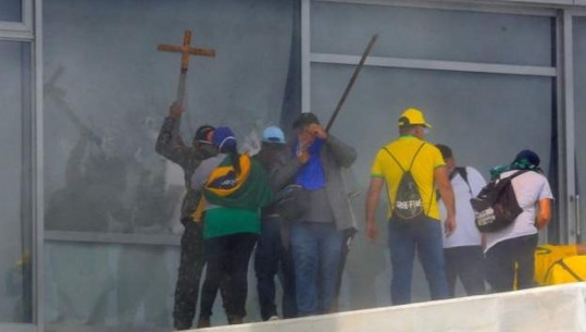Trazirat në Brazil, udhëheqësit e botës dënojnë sulmin ndaj demokracisë