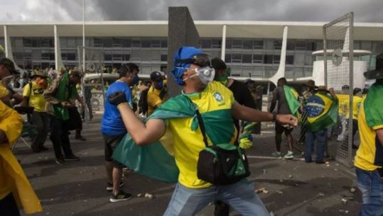 Protestat në Brazil, 1200 të arrestuar në kampin përballë selisë së ushtrisë në Brasilia